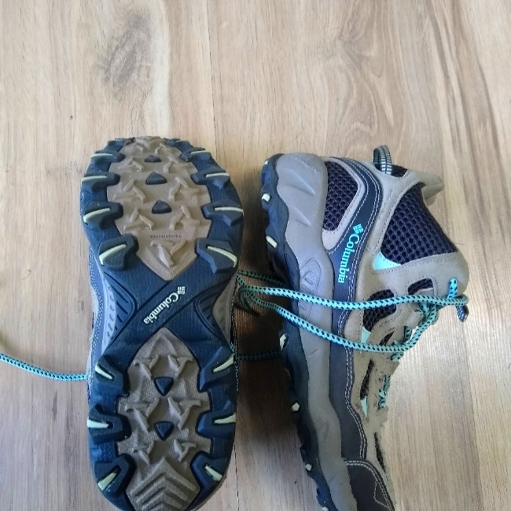Columbia Hiking Shoes size 9.5